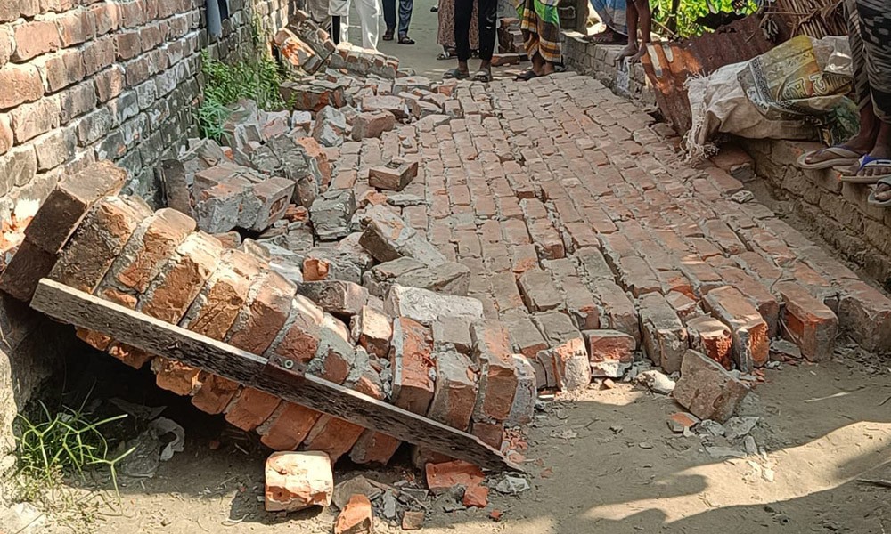 ভূমিকম্পে দেয়াল ধসে শিশুর মৃত্যু, আহত ২